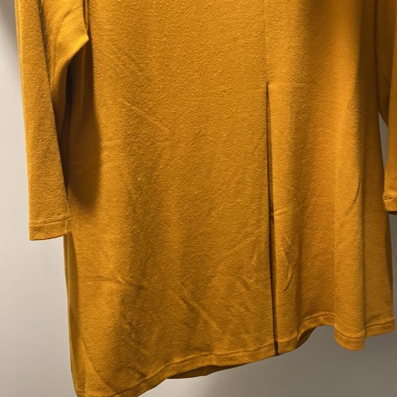 Shirt - Picture 2 of 3